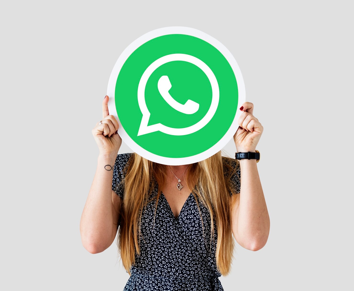 How to add my WhatsApp and display the button in my store