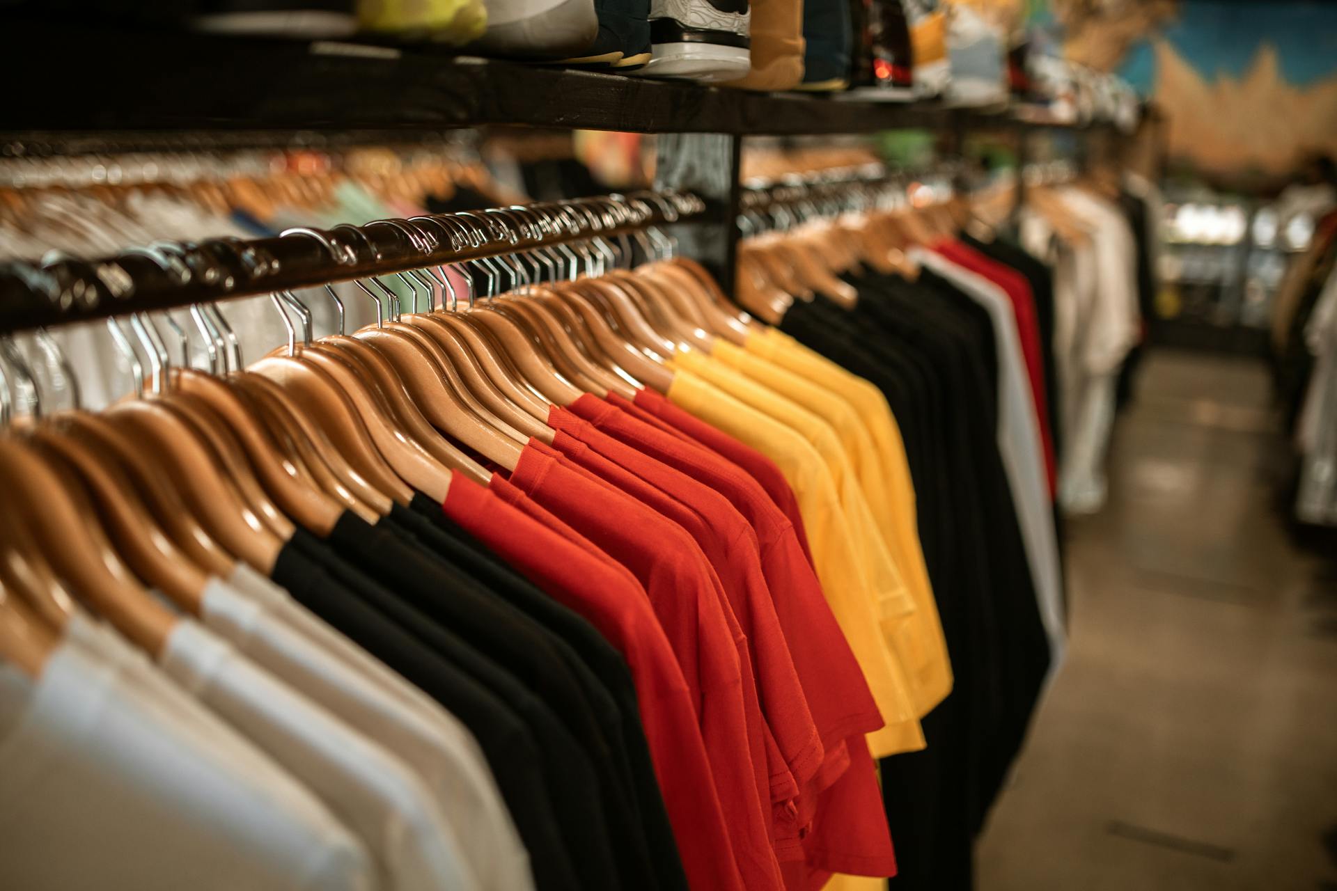 The 10 best wholesale clothing suppliers in the United States (2025)